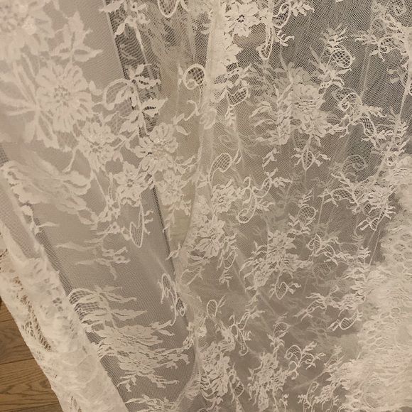 Girl & a Serious Dream - SWAN QUEEN LACE ROBE - BRIDAL LONG DRESSING GOWN - Picture 6 of 6